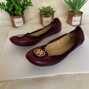 Tory Burch Caroline Flats In Dark Cabernet